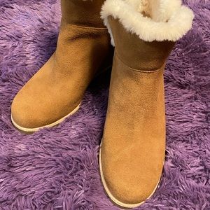 Ugg wedge heel size 7.5 NWOT